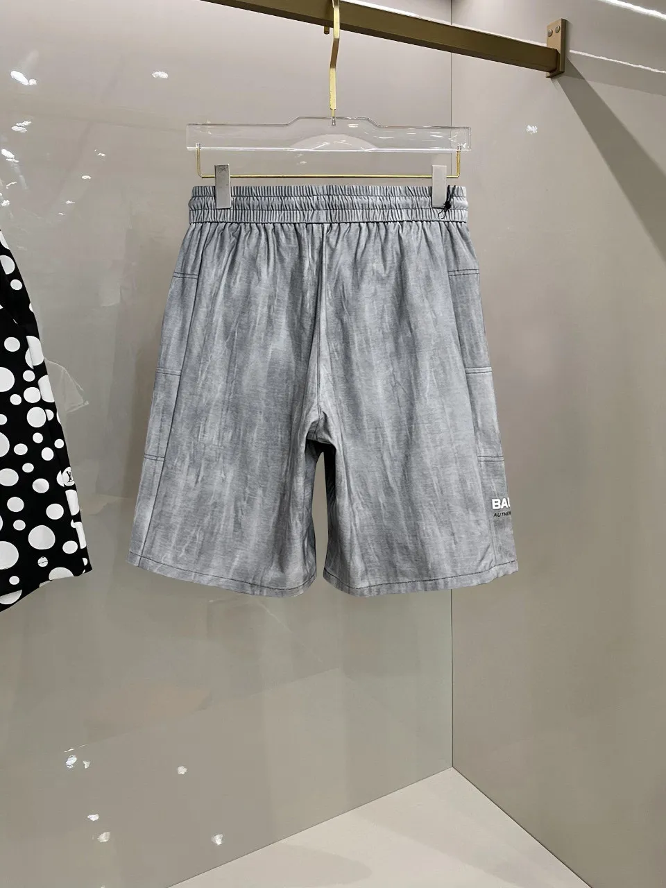 Balenciaga's three-standard complete 2026 summer New Arrival men's casual shorts, advanced custom-made Breathable fabric, Breathable fabric, extremely stretchy and comfortable, impeccable details, top-grade accessories, original logo design concept, delicate and soft feel! The upper body fit is awesome! Size: M-XXXL Please state your height and weight when ordering